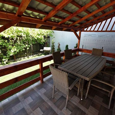 ホテル Casa Optim Călimăneşti エクステリア 写真