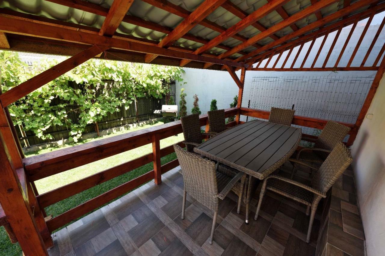ホテル Casa Optim Călimăneşti エクステリア 写真