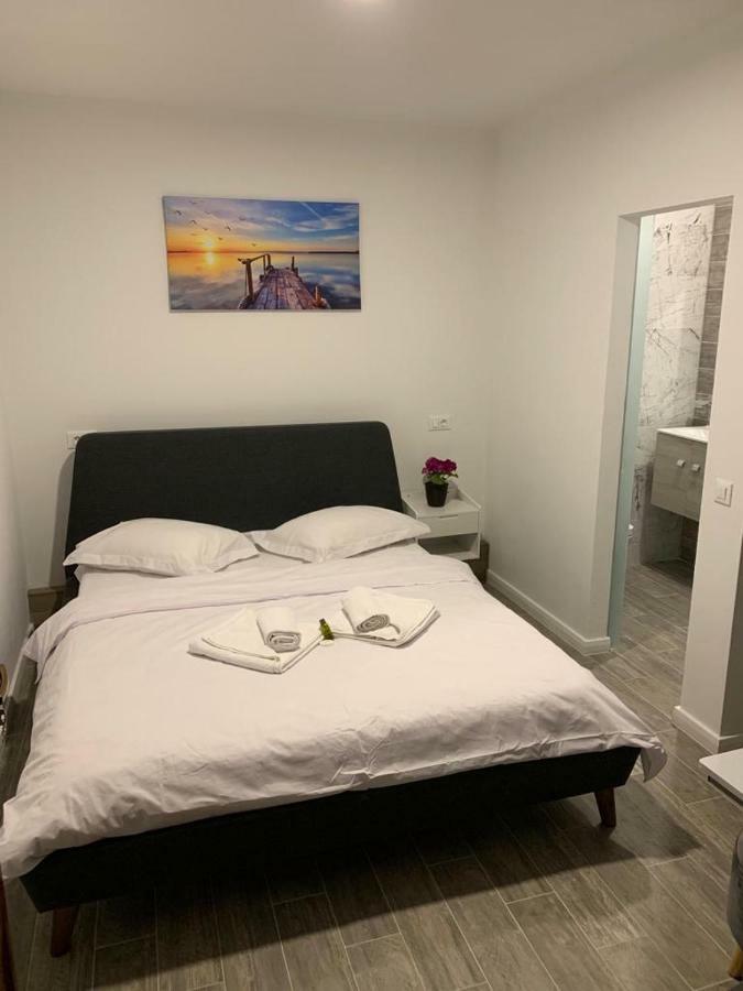 ホテル Casa Optim Călimăneşti エクステリア 写真