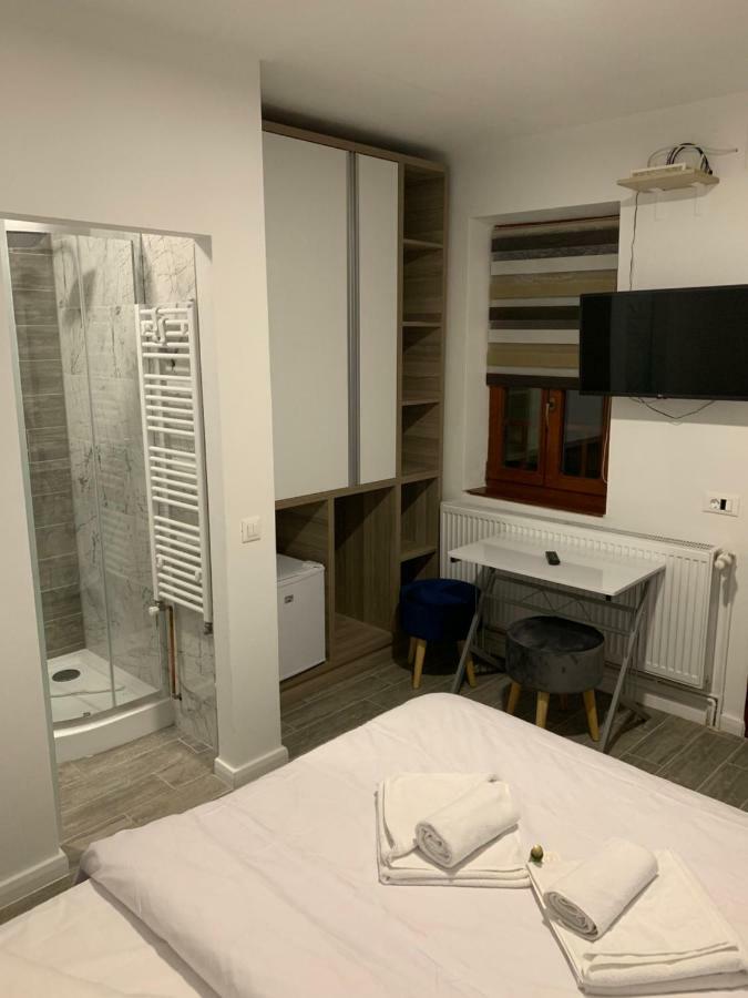 ホテル Casa Optim Călimăneşti エクステリア 写真